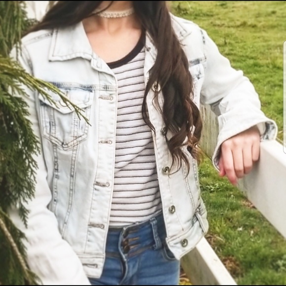 Forever 21 light blue jean jacket!!! 💙 - Picture 2 of 5